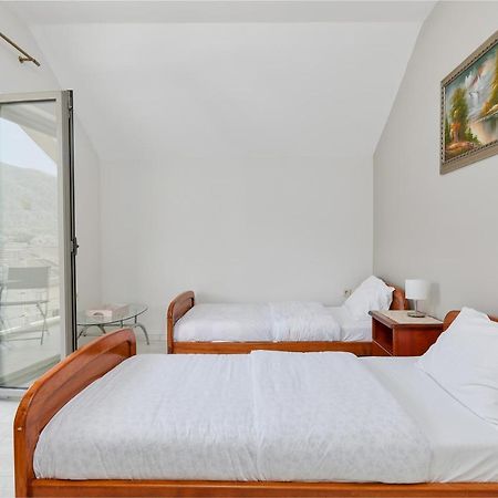 Apartment Mrsulja Kotor Bagian luar foto