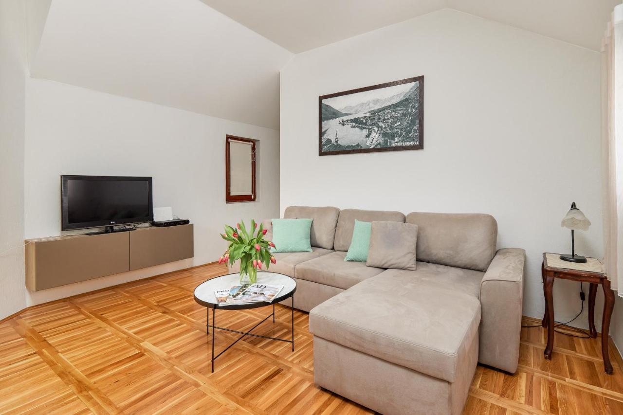Apartment Mrsulja Kotor Bagian luar foto